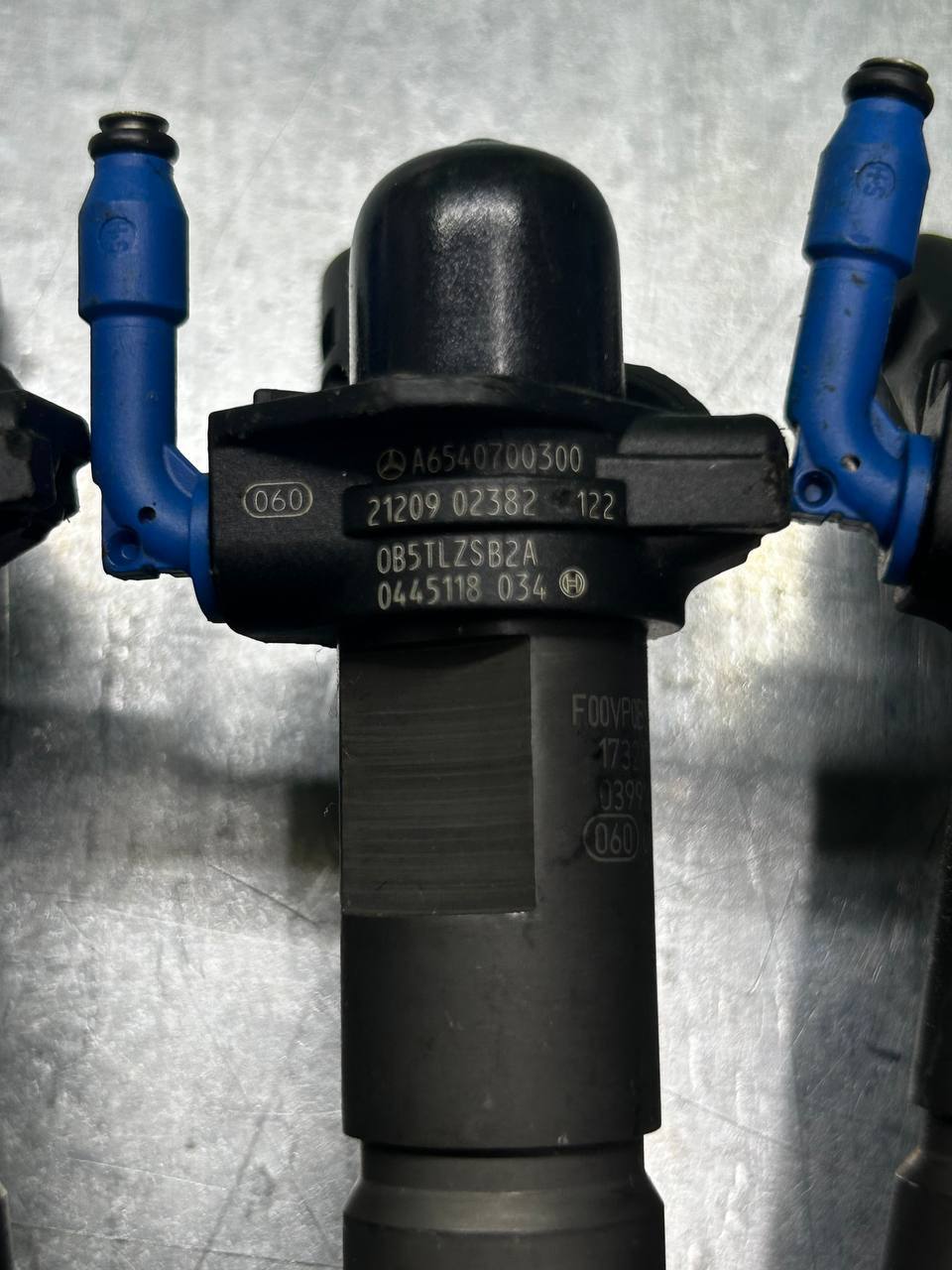 Bosch OEM A6540700300 — Bosch Injector A6540700300 Mercedes C220d E220d GLC220d Sprinter