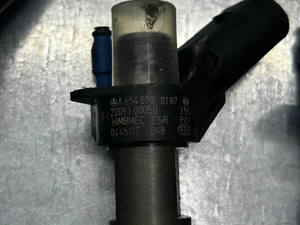 Bosch OEM A6540700187 — Bosch Injector A6540700187 Mercedes C220d E220d GLC W205 W213